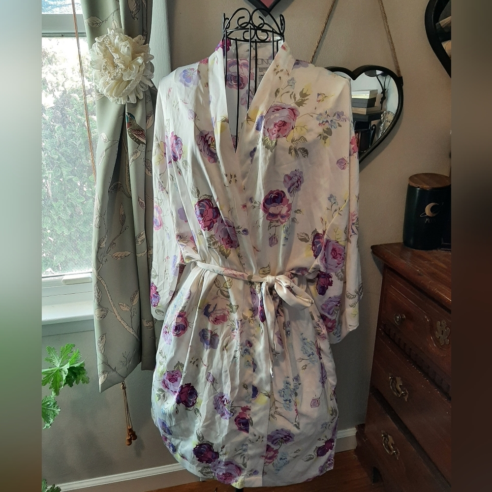 Floral sateen robe